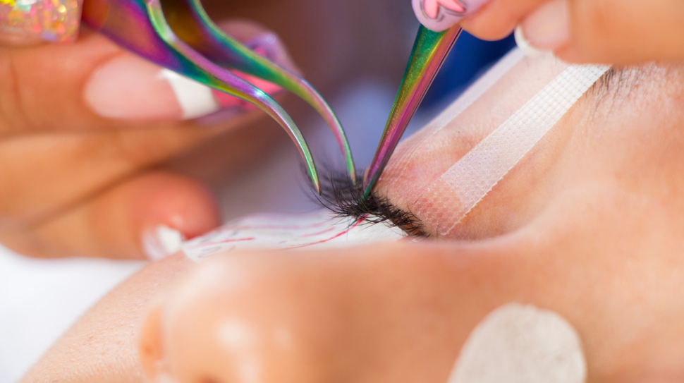 Cómo aplicar extensiones de pestañas.
